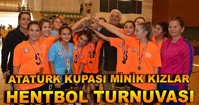 Büyükşehir Minik Kızları Hentbol Turnuvası İle Bir Araya Getirdi 