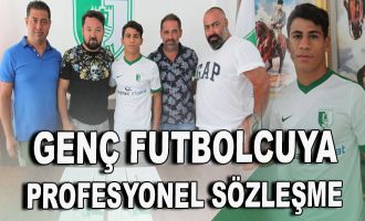 Genç futbolcuya profesyonel sözleşme